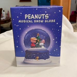 Peanuts Musical Snow Globe